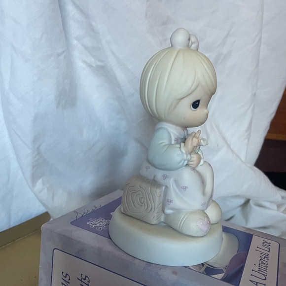 Precious Moments “A Universal Love” - Picture 6 of 7